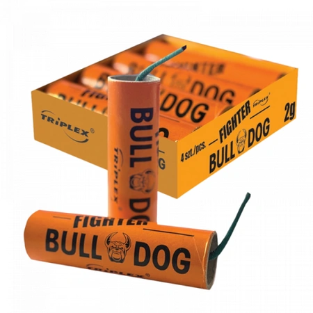 Petarda hukowa Fighter Bull Dog TXP721 Triplex Petardy Fighter Bull Dog Triplex: pomarańczowe tuby z lontem przed pomarańczowym kartonem